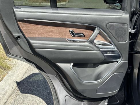 Certified 2023 Land Rover Range Rover SE image 13