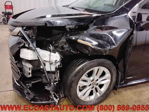 Used 2024 Toyota Sienna Limited image 19