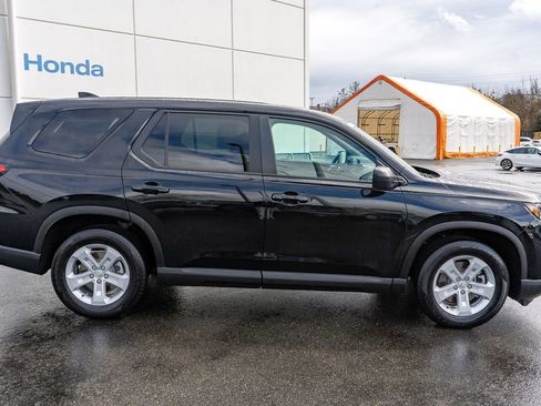 Used 2023 Honda Pilot LX image 16