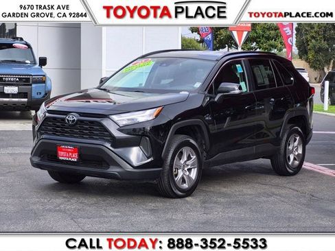Used 2025 Toyota RAV4 XLE FWD image 1