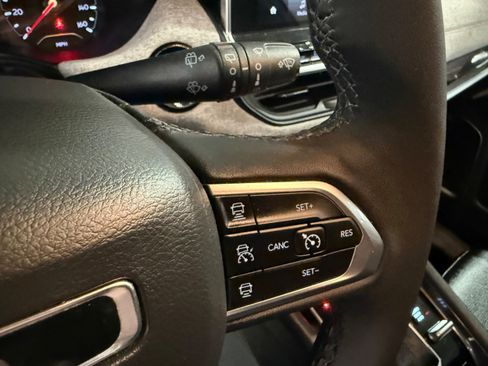 Used 2024 Jeep Compass Latitude image 51