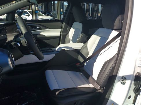 New 2026 Chevrolet Equinox EV LT image 17