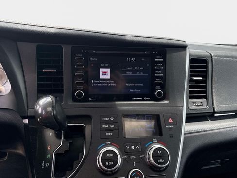 Used 2019 Toyota Sienna SE FWD image 16