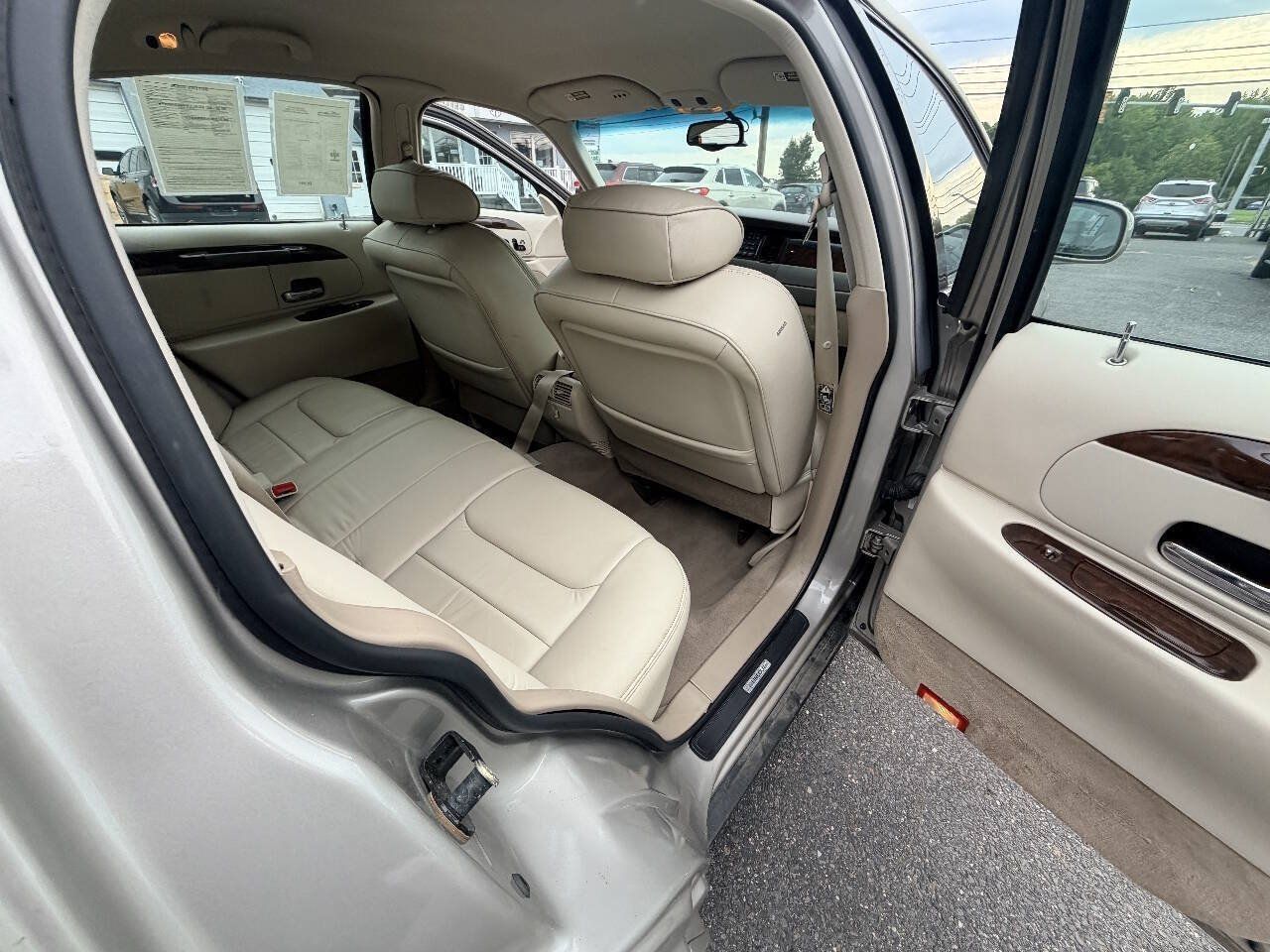 Used 1999 Lincoln Town Car Signature RWD image 64