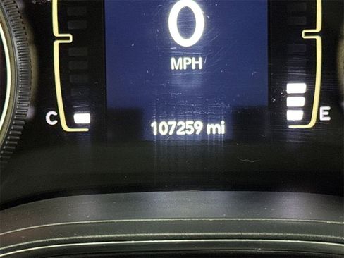 Used 2020 Jeep Cherokee Latitude Plus image 12