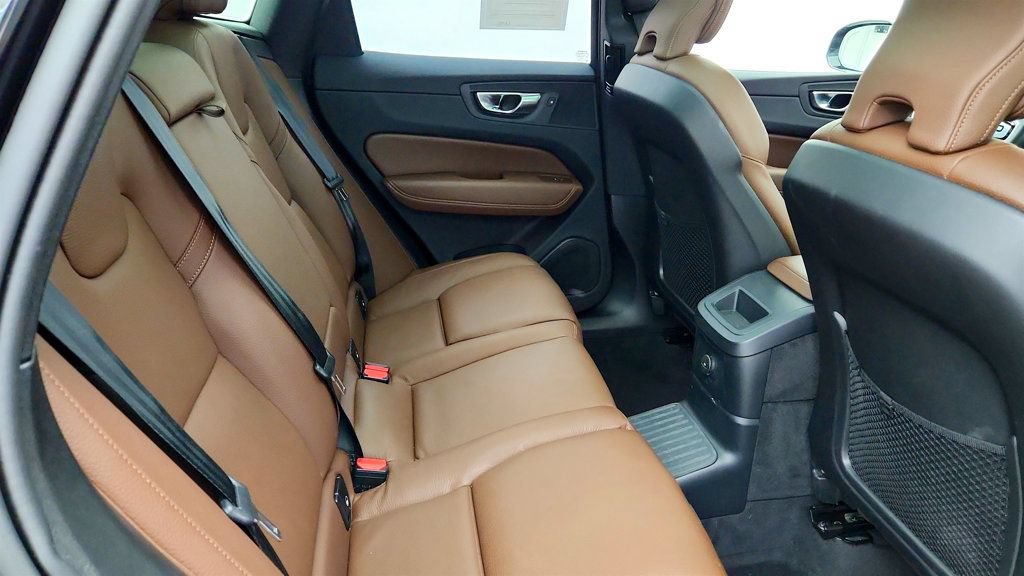 Used 2025 Volvo XC60 T8 Plus w/ Protection Package Premier AWD/4WD image 23