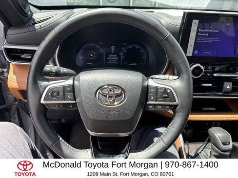 Used 2024 Toyota Highlander Platinum AWD/4WD image 5