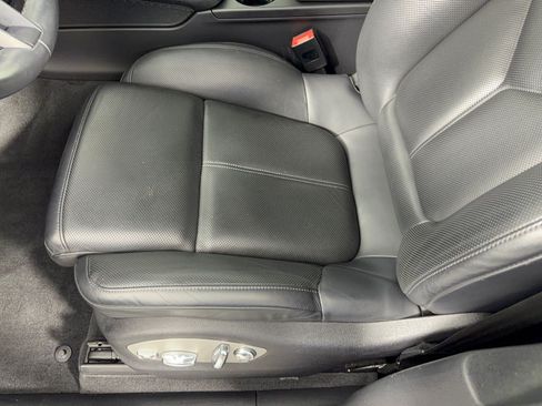 Used 2024 Porsche Macan AWD/4WD image 16