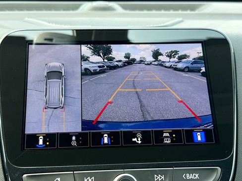 Used 2024 Chevrolet Equinox Premier FWD image 16