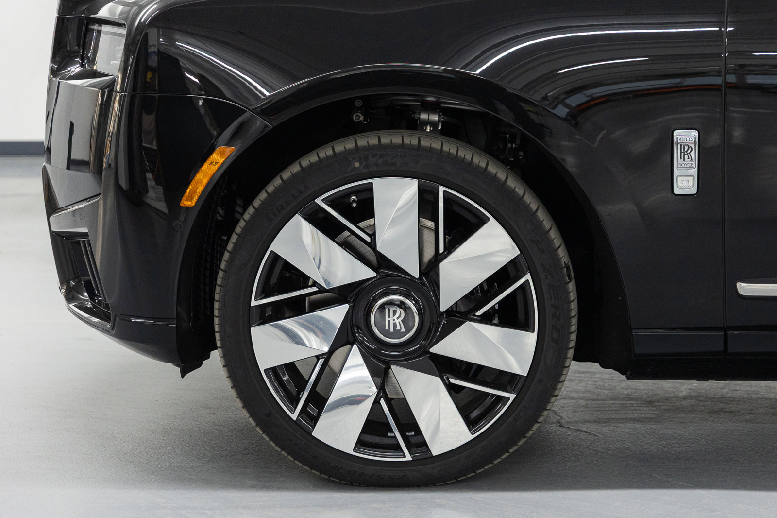 New 2026 Rolls-Royce Cullinan AWD/4WD image 13