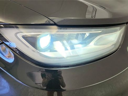 Used 2023 Chrysler Pacifica Touring-L FWD image 14