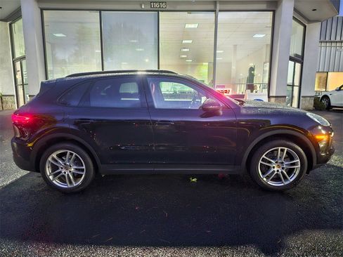 Used 2022 Porsche Cayenne image 8