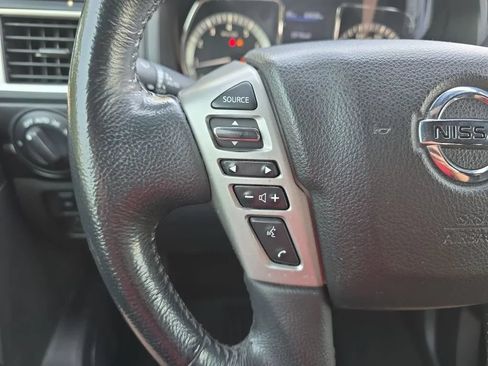 Used 2019 Nissan Titan SV w/ SV Convenience Package RWD image 21