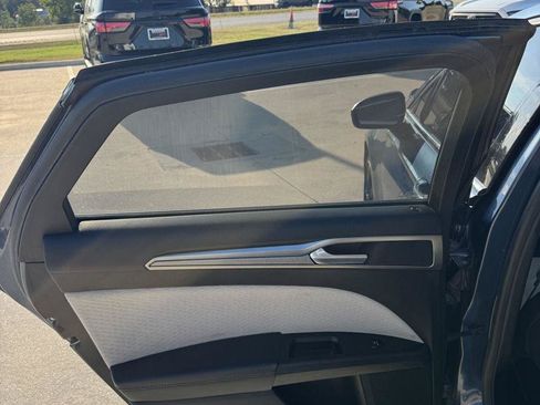 Used 2019 Ford Fusion SE w/ Equipment Group 151A FWD image 10