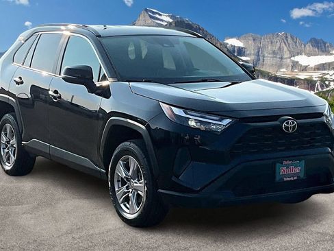 Used 2025 Toyota RAV4 XLE AWD/4WD image 12