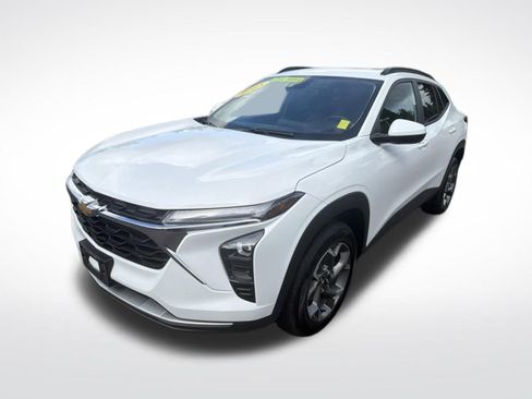 Used 2025 Chevrolet Trax LT w/ Driver Confidence Package FWD image 7