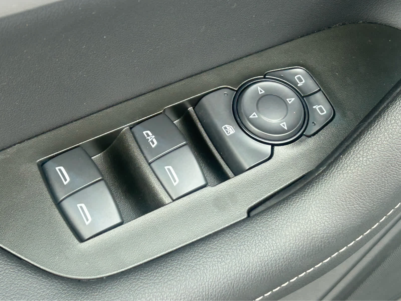 Used 2025 Chevrolet Blazer LT FWD image 16