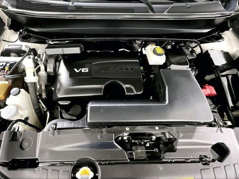 Used 2018 Nissan Pathfinder Platinum image 9