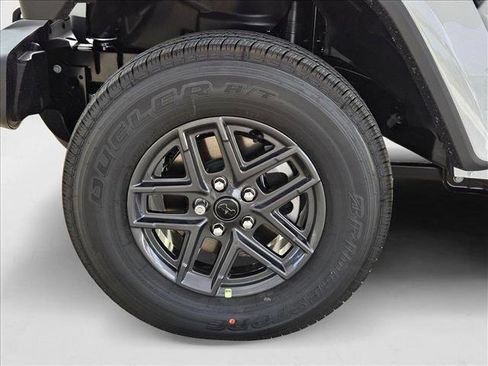 New 2025 Jeep Gladiator Sport image 10