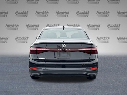Used 2025 Volkswagen Jetta Sport image 9