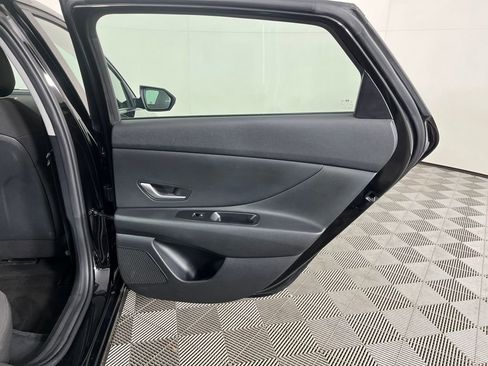 Used 2024 Hyundai Elantra SE image 14