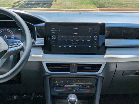 New 2026 Volkswagen Taos SE FWD image 18