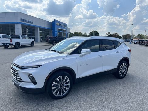 Used 2025 Chevrolet Blazer Premier w/ Driver Confidence II Package image 9