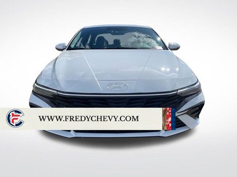 Used 2025 Hyundai Elantra Limited FWD image 8