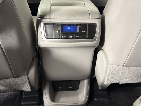 Used 2015 Toyota Highlander Limited w/ Driver Technology Package FWD image 30