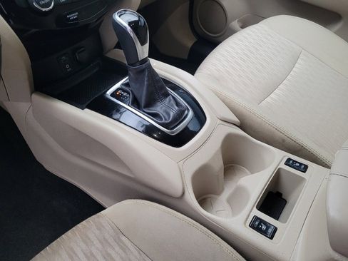 Used 2017 Nissan Rogue SV image 26