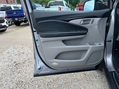 Used 2022 Honda Pilot Touring image 11