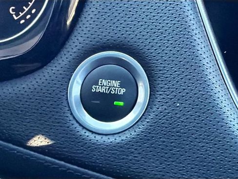 Used 2025 Cadillac XT6 Luxury image 36