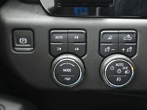 Used 2025 Chevrolet Silverado 2500 High Country w/ Technology Package AWD/4WD image 27