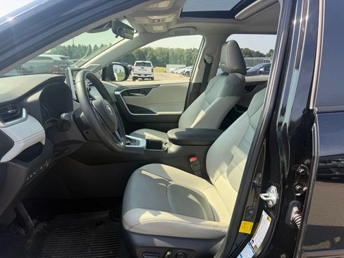 Used 2022 Toyota RAV4 XLE Premium AWD/4WD image 3