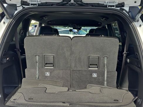 Used 2024 Jeep Grand Cherokee L Limited w/ Black Appearance Package image 27