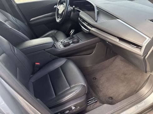 Used 2024 Cadillac XT4 Premium Luxury image 12