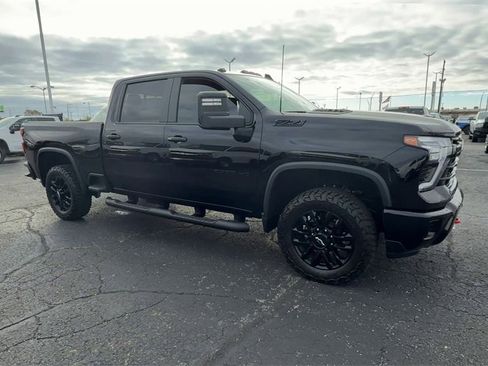 Used 2025 Chevrolet Silverado 2500 LT w/ Trail Boss Package image 2