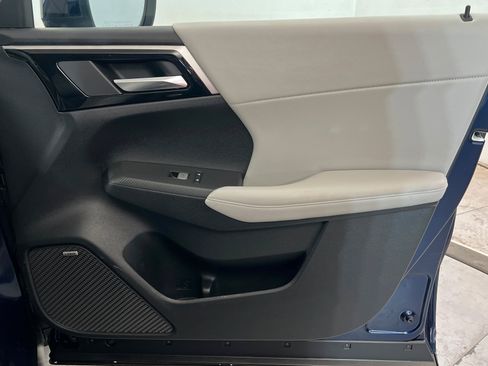 Used 2025 Mitsubishi Outlander SE image 25