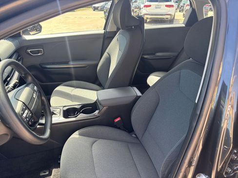 Used 2025 Kia K4 LXS image 35