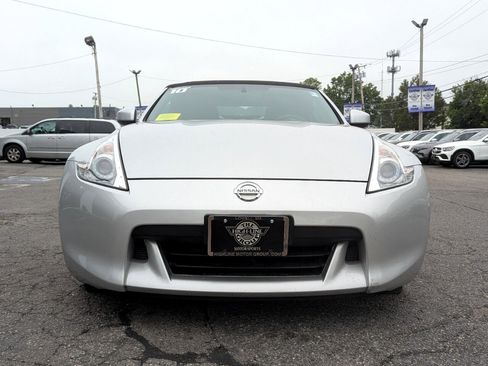 Used 2010 Nissan 370Z Touring w/ Sport Pkg image 4