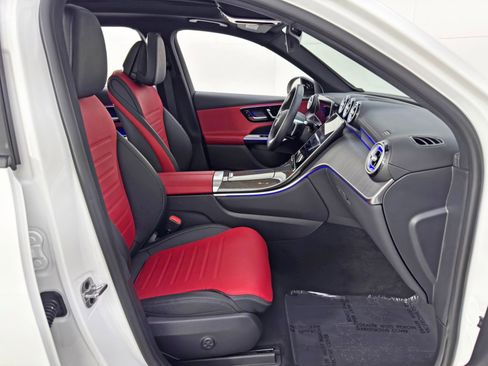Used 2025 Mercedes-Benz GLC 300 image 16