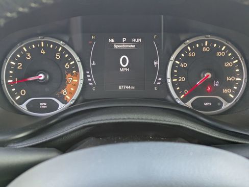 Used 2018 Jeep Renegade Altitude w/ Advanced Technology Group image 16