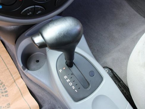 Used 2001 Ford Focus LX FWD image 8