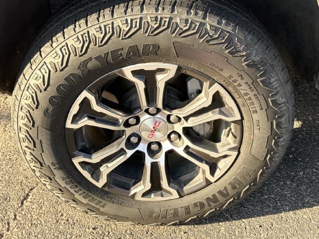 Used 2025 GMC Canyon AT4 AWD/4WD image 4