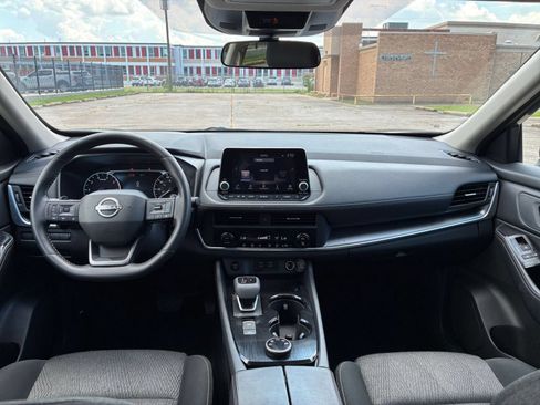 Used 2026 Nissan Rogue SV AWD/4WD image 30