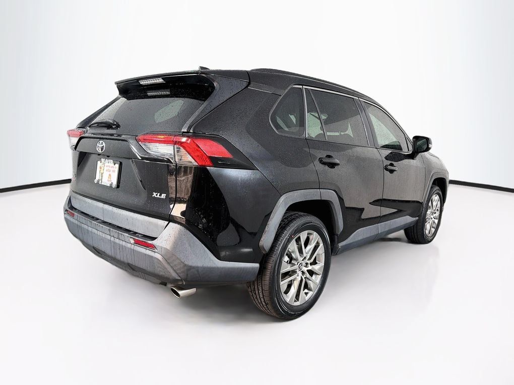 Used 2021 Toyota RAV4 XLE Premium FWD image 10