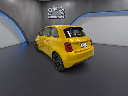 New 2026 FIAT 500 e w/ Comfort Group FWD image 8
