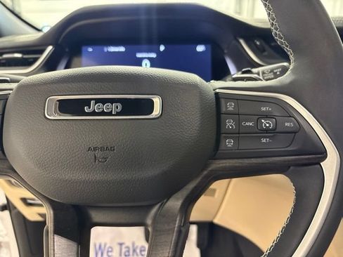 Used 2023 Jeep Grand Cherokee Limited w/ Luxury Tech Group II AWD/4WD image 15