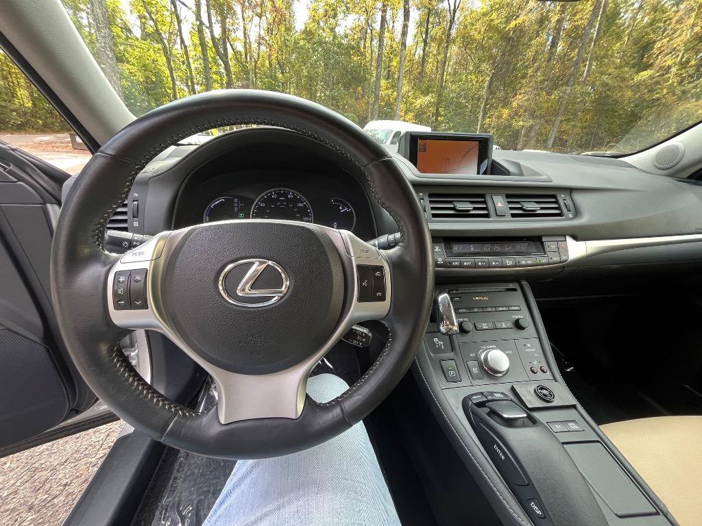 Used 2011 Lexus CT 200h Premium w/ Premium Audio Pkg FWD image 18