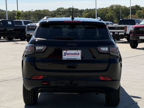 Used 2022 Jeep Compass Trailhawk w/ Trailhawk Elite Group AWD/4WD image 5